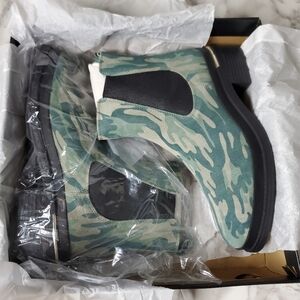 Kenneth Cole Green Camouflage Boots 8